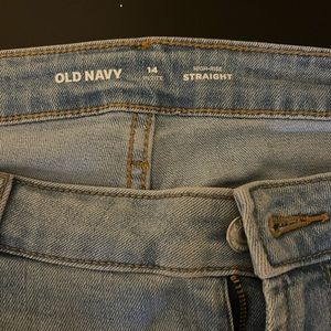 Old navy light wash jeans. Size 14. Never worn! Can uncuff